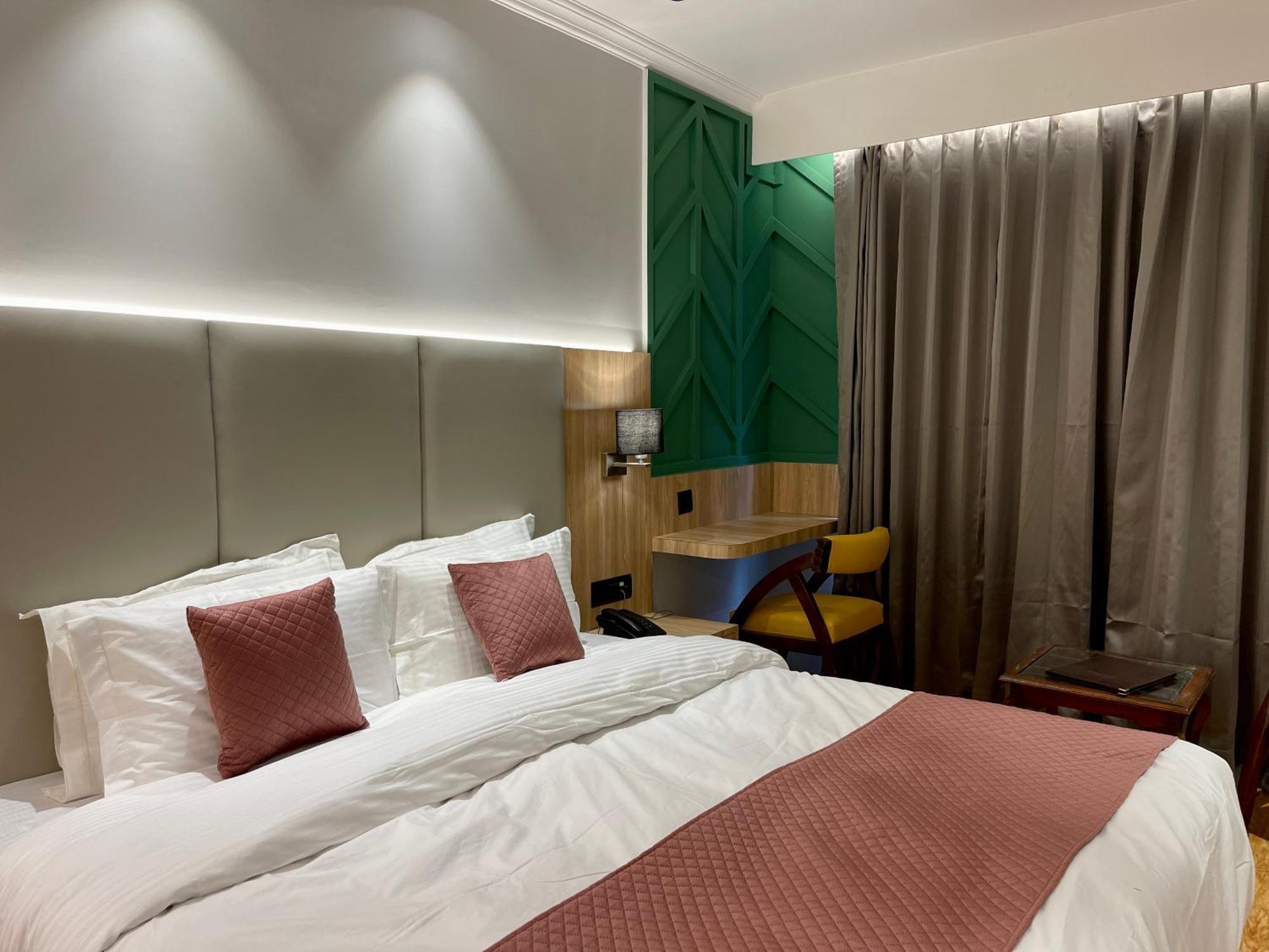 New Park Hotel Srīnagar Kültér fotó