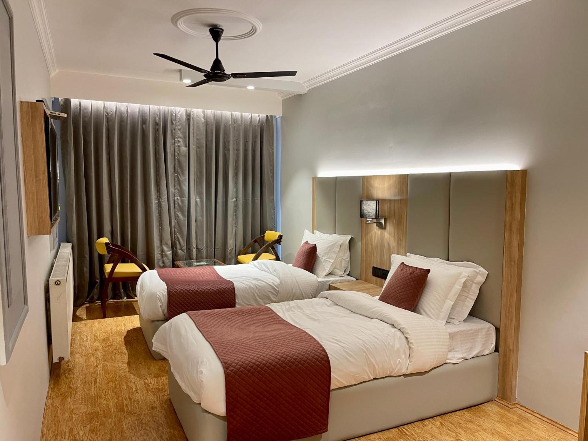 New Park Hotel Srīnagar Kültér fotó